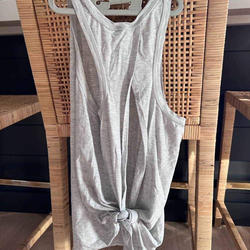 Lululemon like new size 4 open back tank